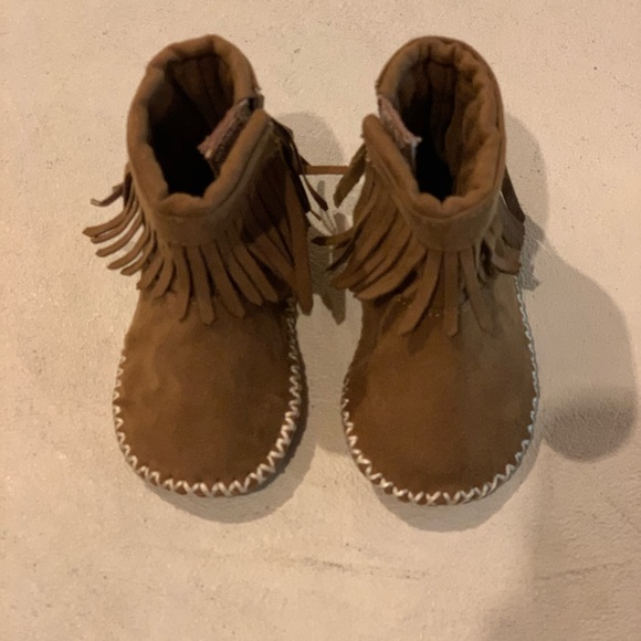 Baby moccasin booties size 2 - Picture 2 of 2